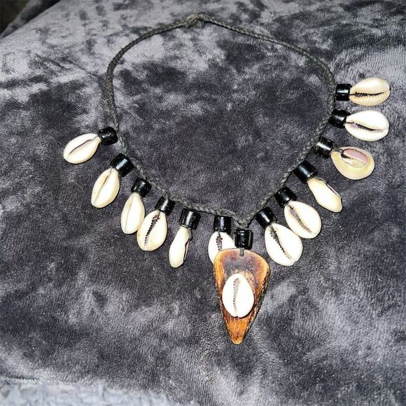 Vintage Cowrie Shell Pendant Necklace Black Bohemian - Picture 1 of 6